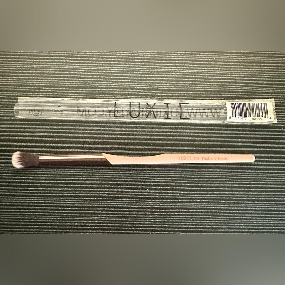Luxie Rose Gold 205 Pack And Shade Brush Brand New